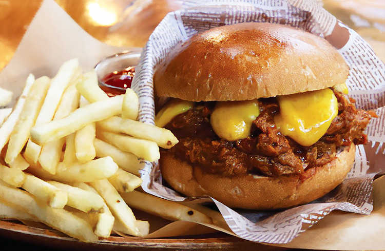 TSUGABASE(ツガベース)　一番のおすすめ「プルドポークバーガー」