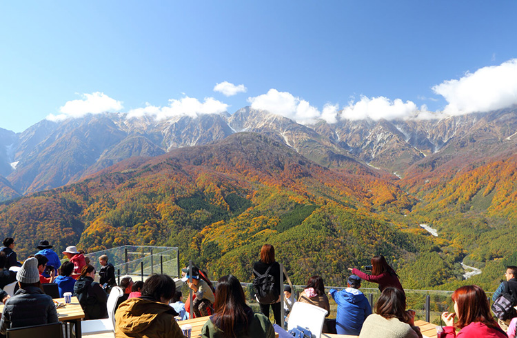 北アルプスの「三段紅葉」