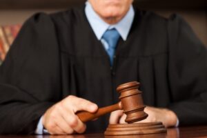 裁判官の夫・・・の浮気、俺は裁判所に顔がきくんだぞ・・・