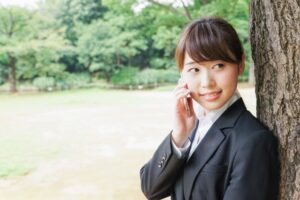 妻が帰省している間に、夫は不倫旅行・・・