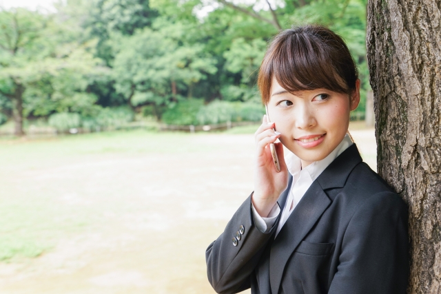 妻が帰省している間に、夫は不倫旅行・・・
